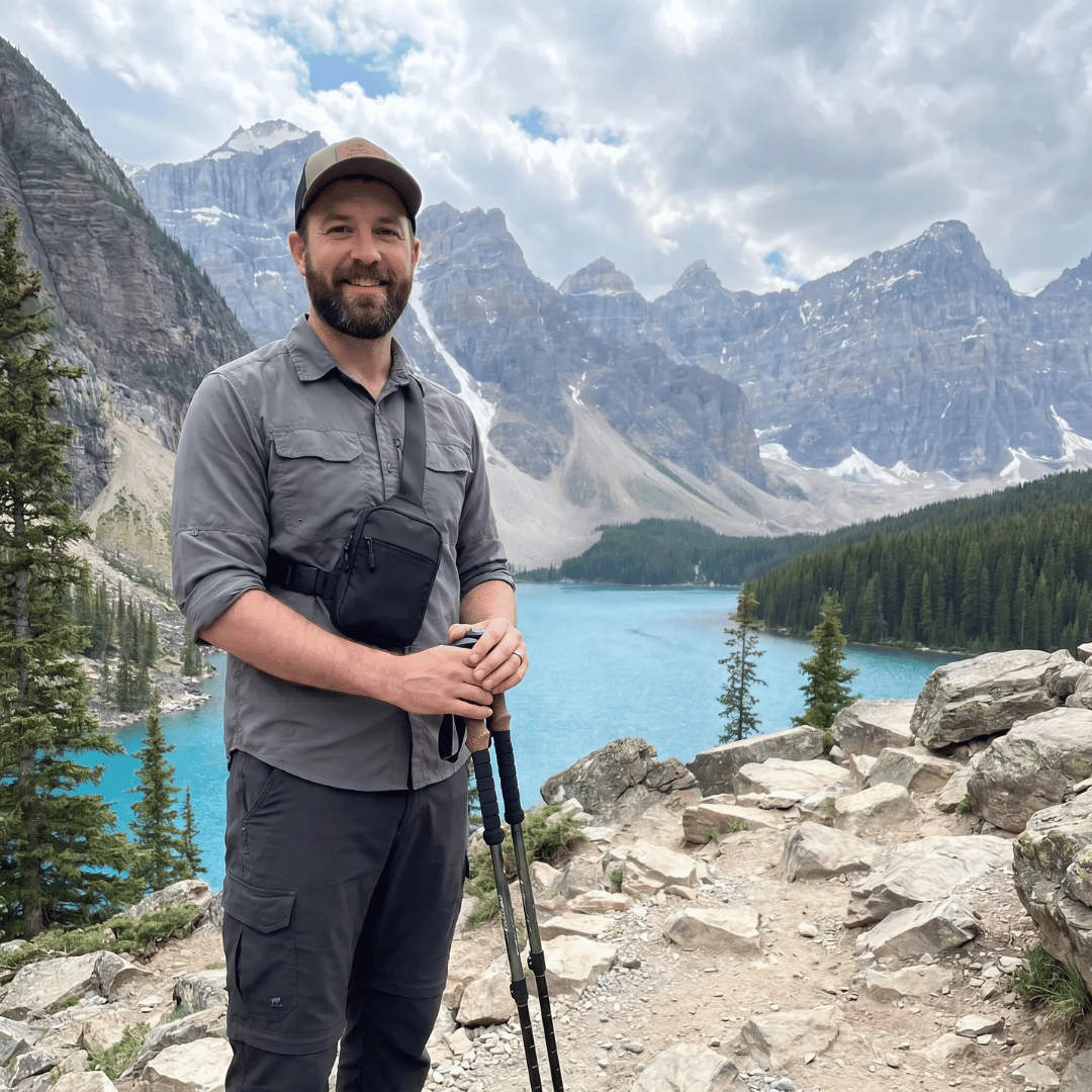 Sac bandoulière en randonnée au Canada