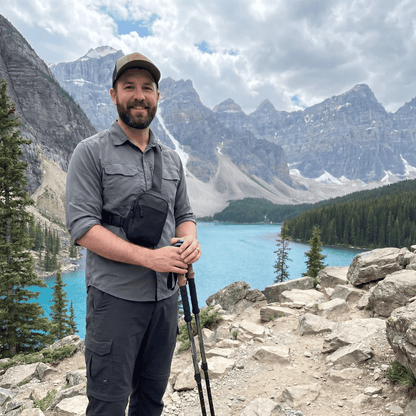 Sac bandoulière en randonnée au Canada